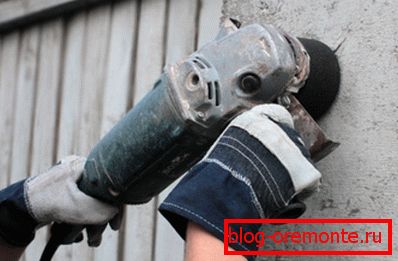 Betonsko brušenje z diamantnim kolesom. Betonsko brušenje z diamantnim kolesom.