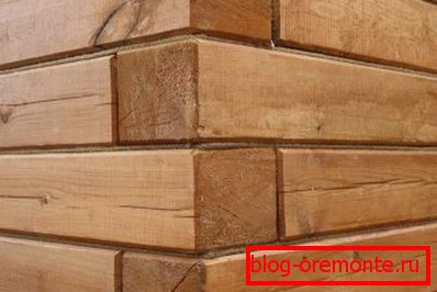 Brunarica z lesenim lesom z izolacijo šiva Brunarica z lesenim lesom z izolacijo šiva