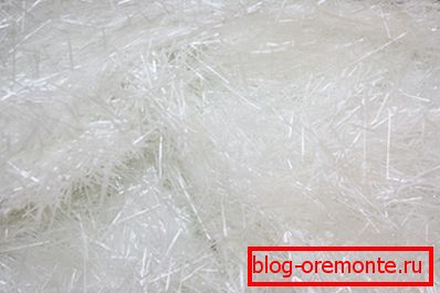Fiberglass je pomembna komponenta, ki zagotavlja neprekosljivo moč materiala Fiberglass je pomembna komponenta, ki zagotavlja neprekosljivo moč materiala