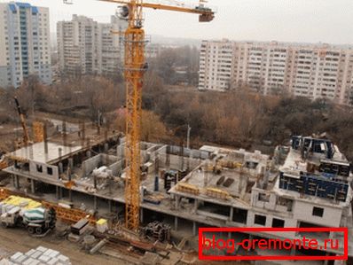 Gradnja objekta z uporabo betonskih konstrukcij za ločevanje tal Gradnja objekta z uporabo betonskih konstrukcij za ločevanje tal