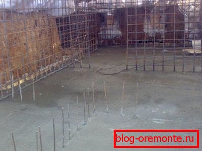Vgrajen v ogrevalni sistem zaradi električne napetosti preko vgrajenega ogrevalnega sistema Vgrajen v ogrevalni sistem zaradi električne napetosti preko vgrajenega ogrevalnega sistema