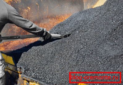Svežepripravljen asfaltno beton. Svežepripravljen asfaltno beton.