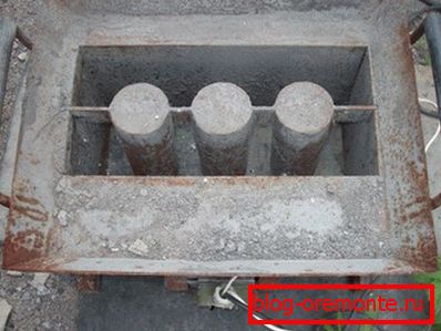 To je oblika, v kateri je izdelan zidni betonski kamen To je oblika, v kateri je izdelan zidni betonski kamen