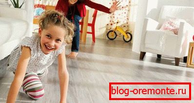 Kjer otroci živijo, je bolje izbrati svetlobni premaz.