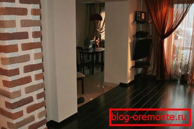 Tematski laminat v bivalnem prostoru.