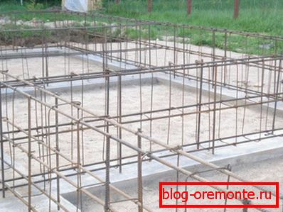 Tip in konfiguracija armature vplivata tudi na trdnost konstrukcije kot celote. Tip in konfiguracija armature vplivata tudi na trdnost konstrukcije kot celote.