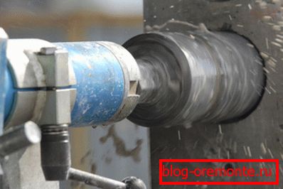 Samo diamantno vrtanje lukenj v betonu zagotavlja gladke robove in visoko hitrost dela Samo diamantno vrtanje lukenj v betonu zagotavlja gladke robove in visoko hitrost dela