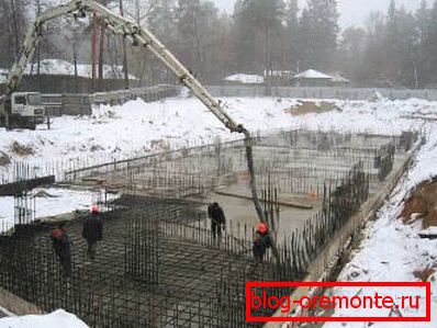Beton je postavljen tudi pozimi. Beton je postavljen tudi pozimi.