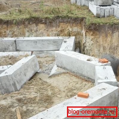 Bloki so nameščeni tako, da se vertikalni sklepi ne ujemajo