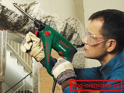 Priprava odpiranja montaža jeklenih vrat