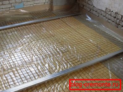 Naprava betonskega tla in estriha vključuje ojačitev Naprava betonskega tla in estriha vključuje ojačitev