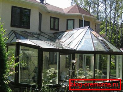 Veranda s prozorno streho