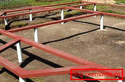 Vijačen temelj s kovinskim zgornjim grlom Vijačen temelj s kovinskim zgornjim grlom