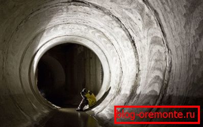 Znotraj ojačane kanalizacije. Znotraj ojačane kanalizacije.