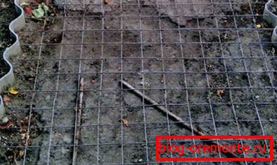 Valovita opaž, izvedena s pomočjo segmentov skrilavca Valovita opaž, izvedena s pomočjo segmentov skrilavca