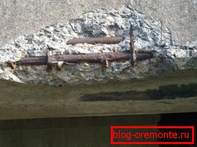 Te trenutke je mogoče zaznati, ko prihaja topli čas v dnevu - smradni zamrznjeni cement (glej fotografijo) Te trenutke je mogoče zaznati, ko prihaja topli čas v dnevu - smradni zamrznjeni cement (glej fotografijo)