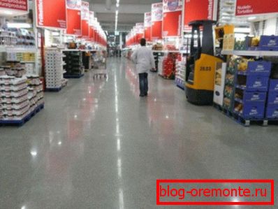 V supermarketih ste naleteli na polirani beton. V supermarketih ste naleteli na polirani beton.