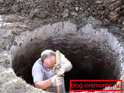 Izkopamo eno in pol luknjo. Izkopamo eno in pol luknjo.