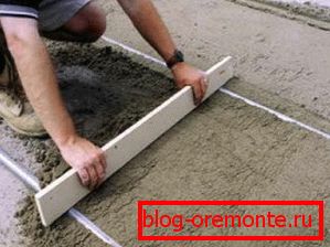Poravnajte cementni estrih Poravnajte cementni estrih
