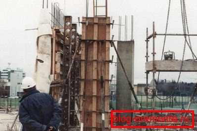 Nalaganje monolitnih izdelkov na gradbišču Nalaganje monolitnih izdelkov na gradbišču