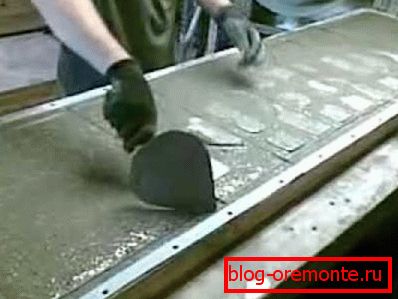 Raztopino vlijemo v kalup Raztopino vlijemo v kalup