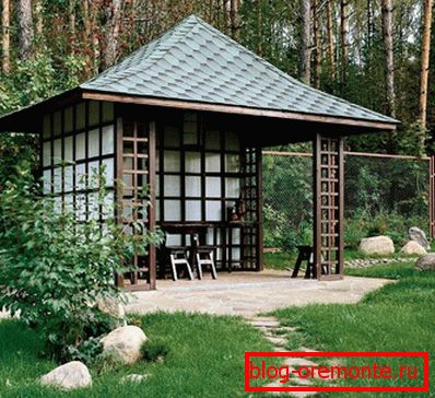 Paviljon s hipped streho