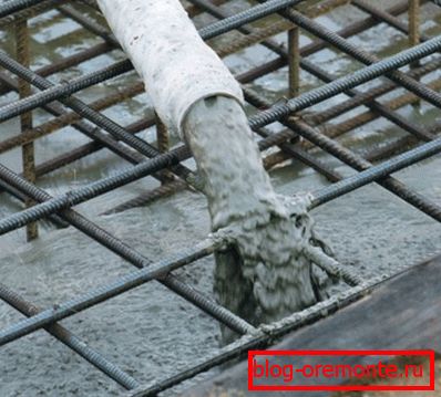Tekoči beton dobavlja posebna črpalka.